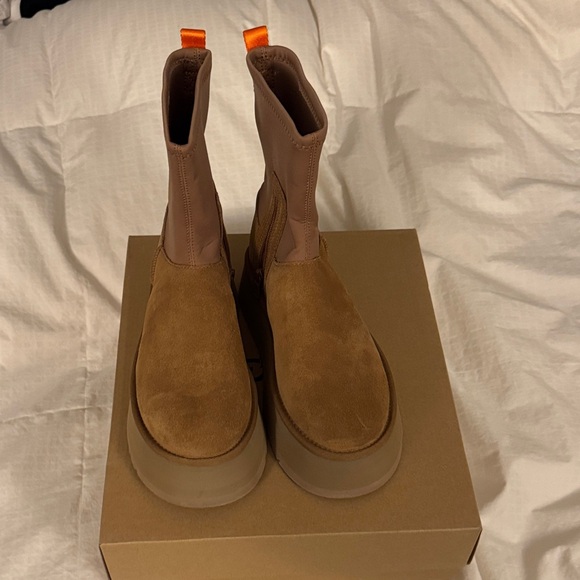 UGG Classic Dipper in Warm Tan - Picture 4 of 7